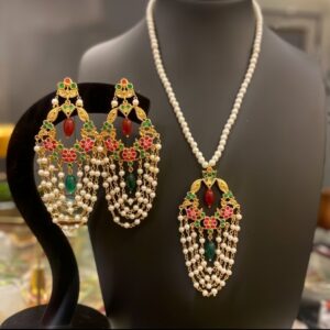 Jadau Pendent Necklace Set