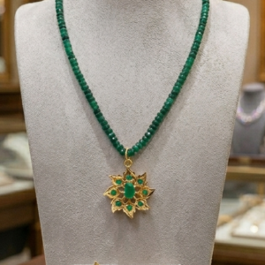 Single Strand Green Onyx Necklace with Flower Pendant
